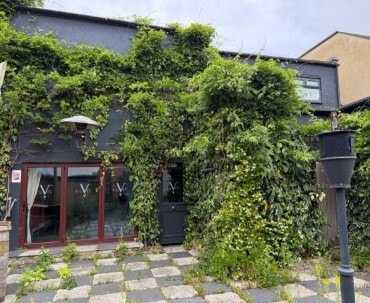 10A Church St, Esher for sale Primary Photo- Image 1 of 3