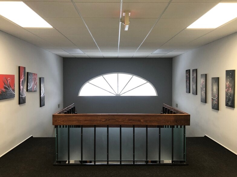 4343 Old Grand Ave, Gurnee, IL for sale - Interior Photo - Image 2 of 15