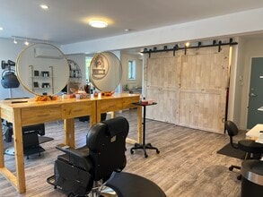 17 Av De La Baie-De-Valois, Pointe-claire, QC for lease Interior Photo- Image 1 of 11