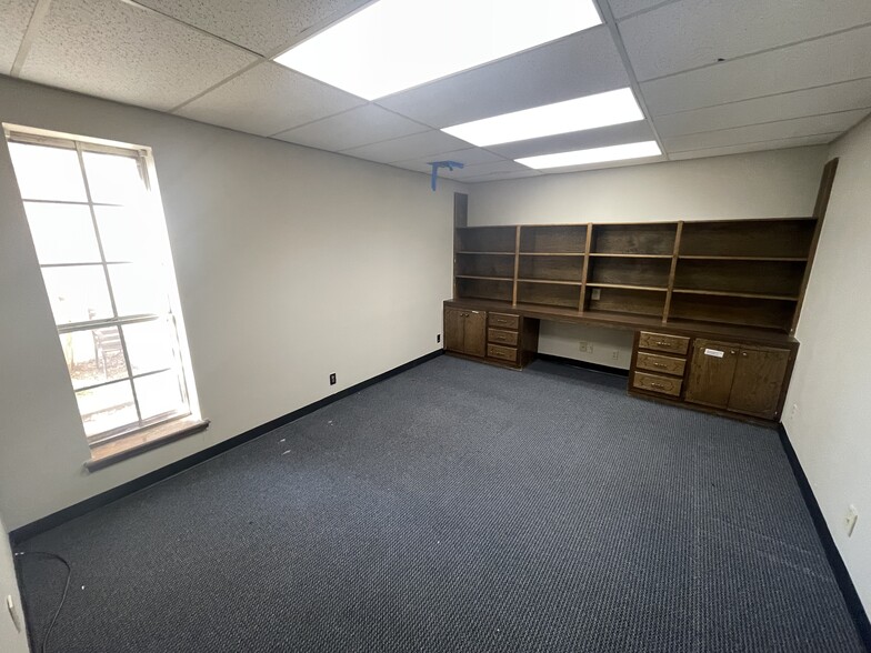 3801 NW 63rd St, Oklahoma City, OK for lease - Interior Photo - Image 3 of 10