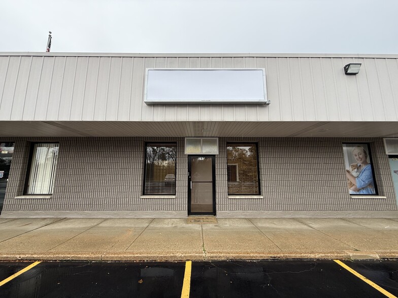 295 Peterson Rd, Libertyville, IL for lease - Building Photo - Image 1 of 16