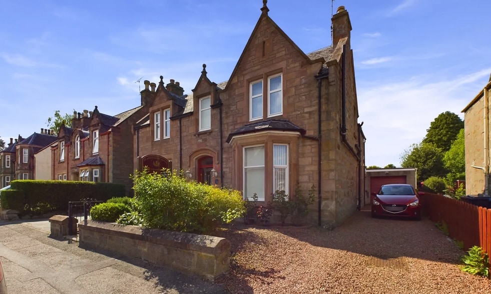 37 Harrowden Rd, Inverness for sale - Primary Photo - Image 1 of 4
