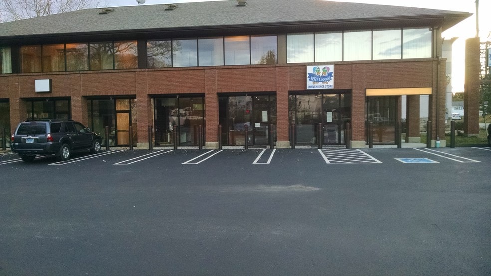 116 S Broad St, Pawcatuck, CT 06379