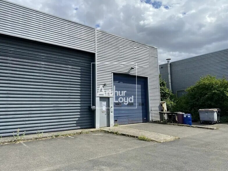 Office in Bondoufle for lease - Building Photo - Image 2 of 5