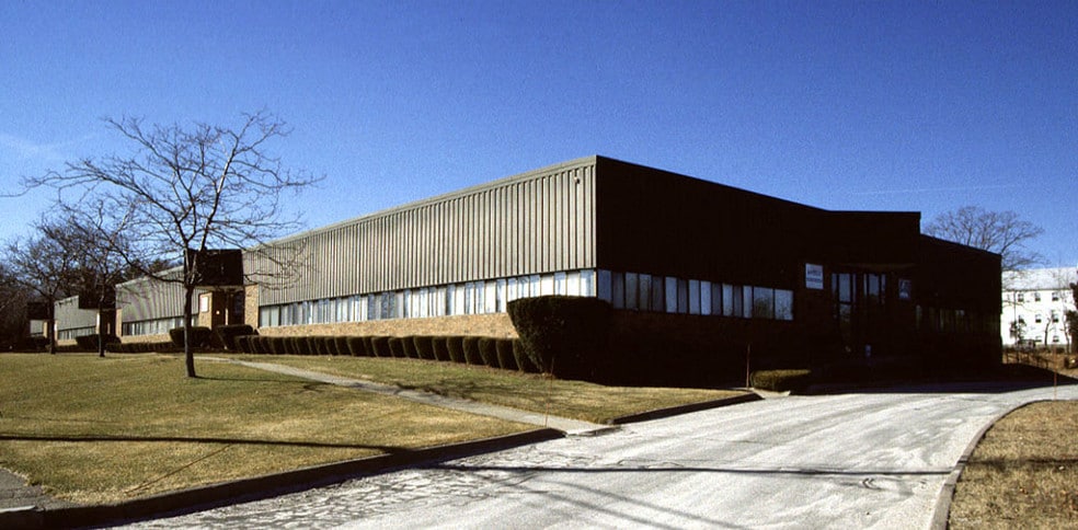 19 Norfolk Ave, Easton, MA for lease - Primary Photo - Image 1 of 3