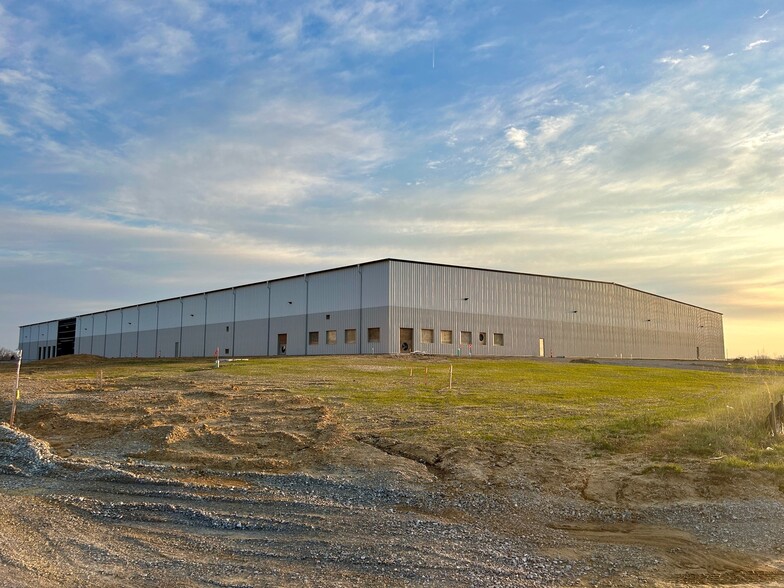 11734 Industrial Park Dr, Elberfeld, IN for lease - Primary Photo - Image 3 of 10