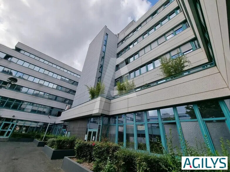 Office in Massy for lease - Building Photo - Image 1 of 6