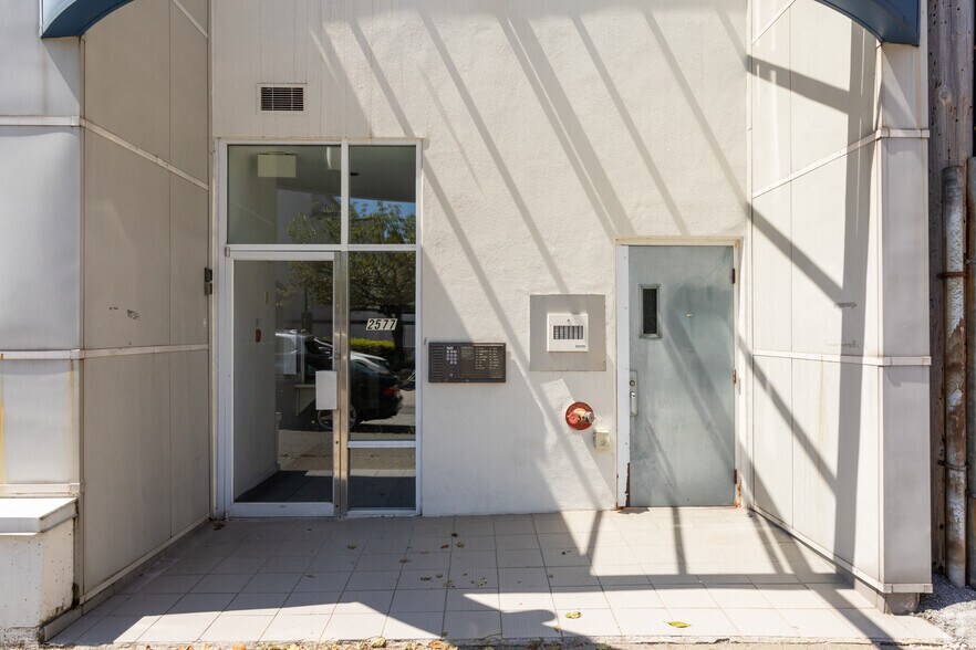 4515-4517 W 10th Ave, Vancouver, BC for lease - Building Photo - Image 3 of 5