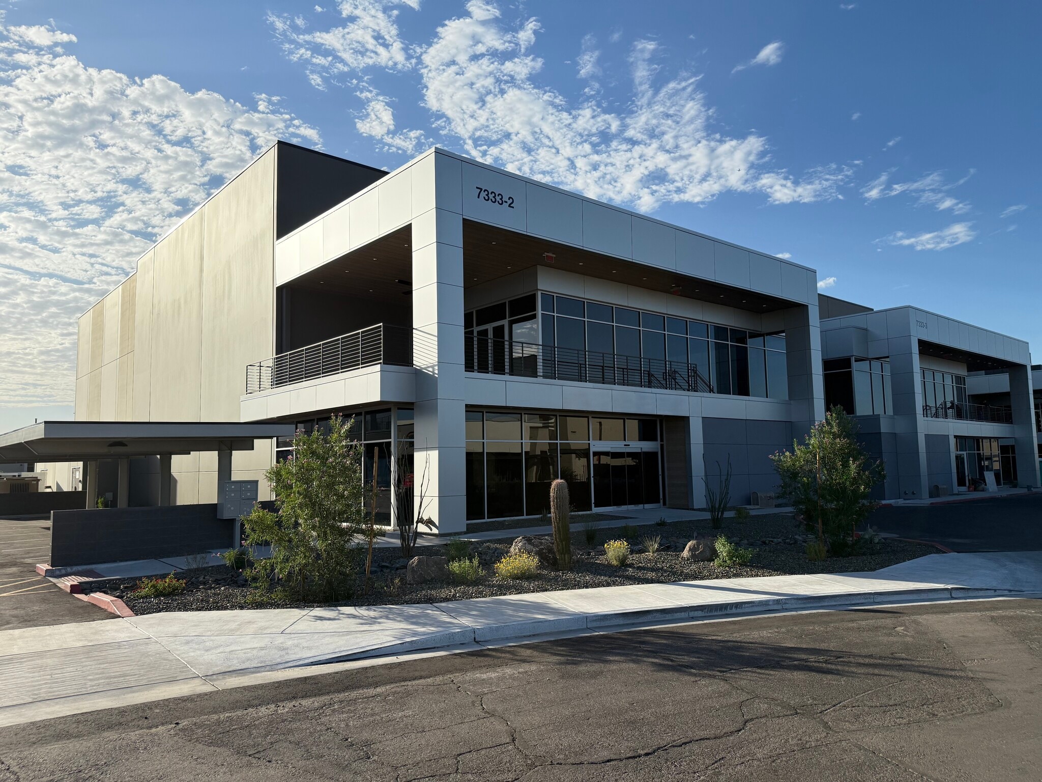 7333 E Helm Dr, Scottsdale, AZ for lease Building Photo- Image 1 of 10