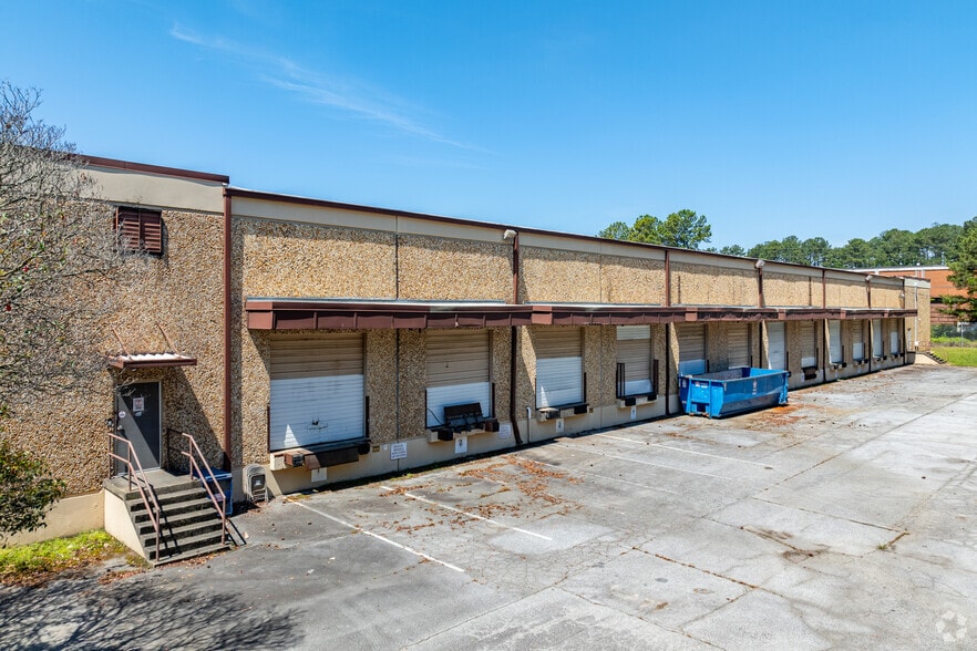 5255 Fulton Industrial Blvd SW, Atlanta, GA for lease - Building Photo - Image 3 of 6