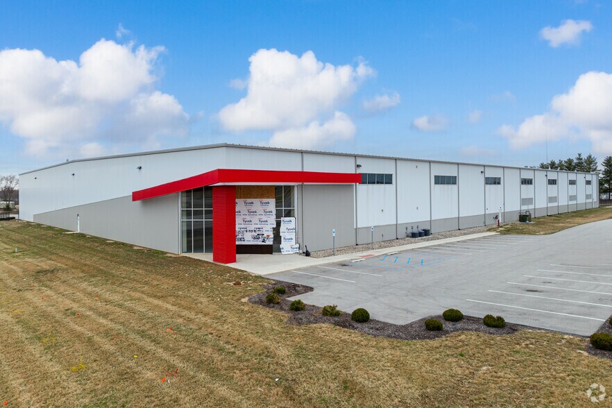 13688 Lafayette Center Rd, Roanoke, IN for sale - Primary Photo - Image 1 of 1