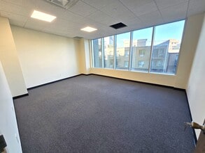 31-19 Newtown Ave, Astoria, NY for lease Interior Photo- Image 1 of 9