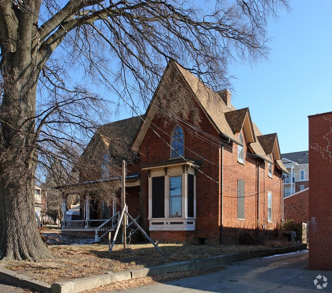 447 Arlington St, Greensboro, NC for lease - Building Photo - Image 3 of 8