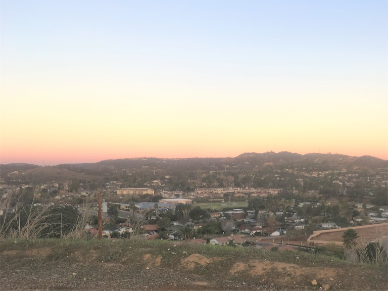 858 Hubbard Ave, Escondido, CA for sale - Primary Photo - Image 1 of 1