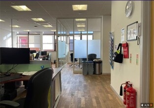 96-99 Queens Rd, Brighton for lease Interior Photo- Image 2 of 6