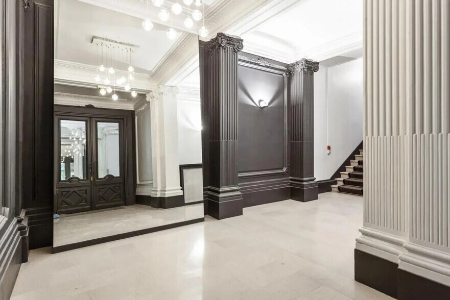 Office in Paris for lease - Building Photo - Image 3 of 15