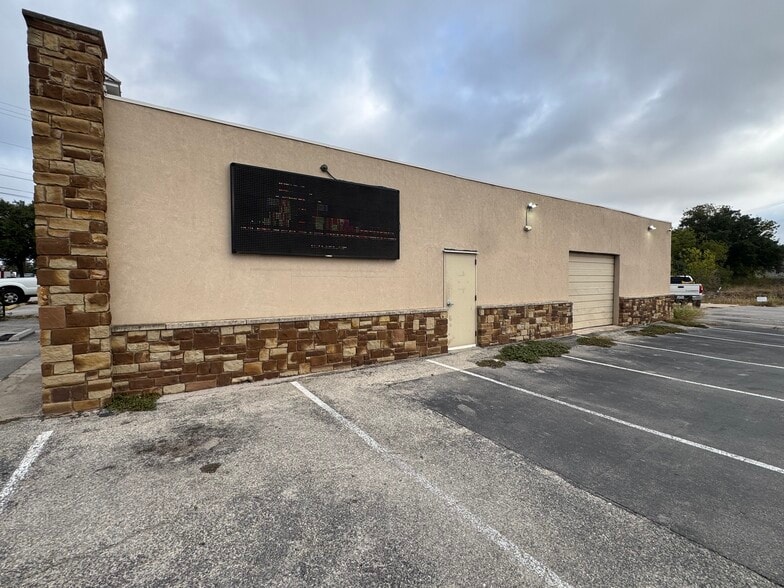 604 N Bell Blvd, Cedar Park, TX for lease - Building Photo - Image 3 of 16