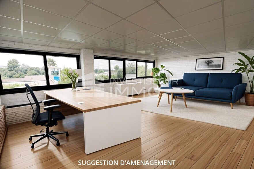 Office in Chilly-Mazarin for lease - Interior Photo - Image 1 of 6