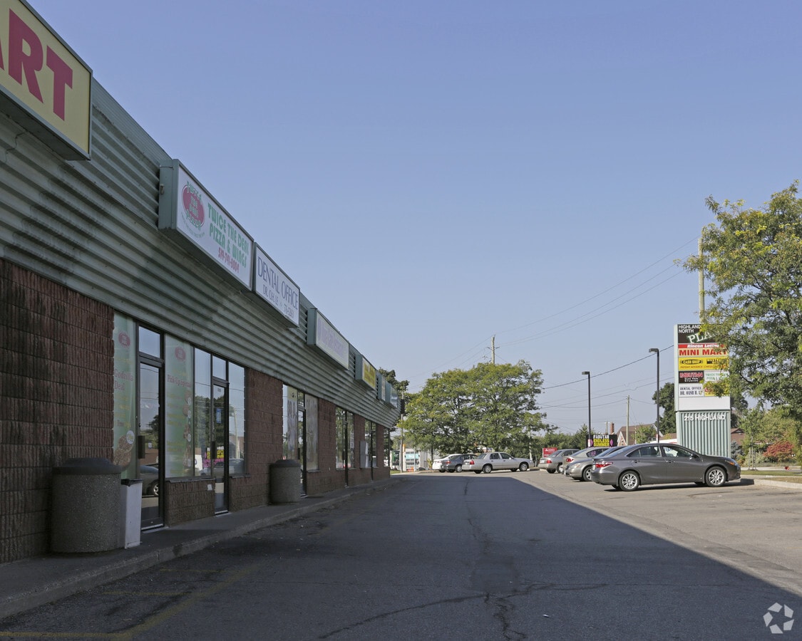 215 Highland Rd W, Kitchener, ON N2M 3C1