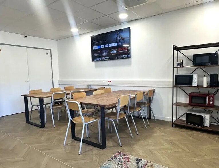 Office in Lyon for lease - Interior Photo - Image 2 of 18