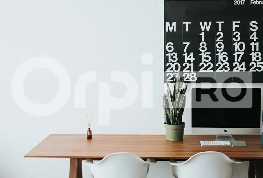 Office in La Rochelle for lease - Interior Photo - Image 1 of 2