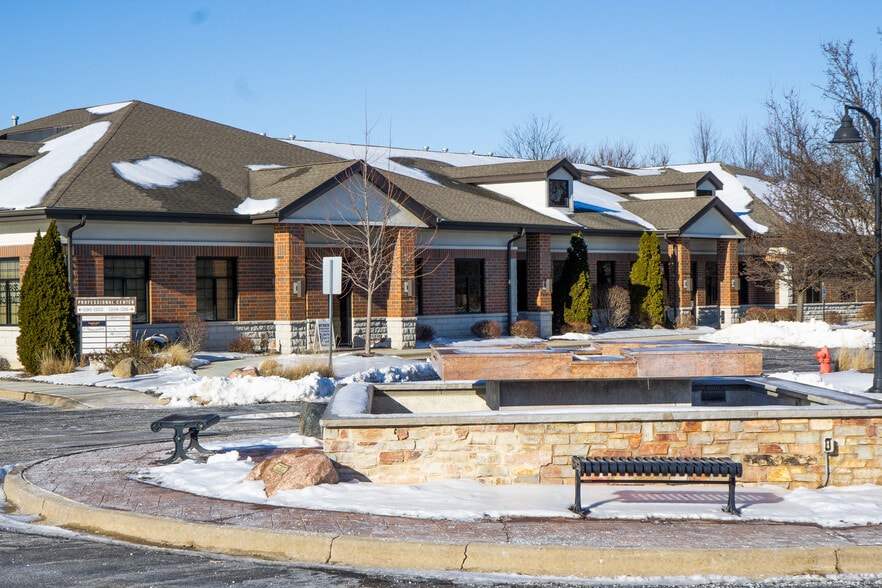 1208 E Algonquin Rd, Algonquin, IL for sale - Primary Photo - Image 1 of 1