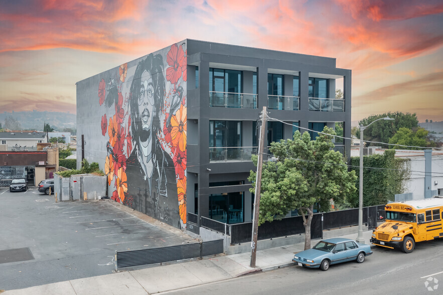 5242 W Adams Blvd, Los Angeles, CA for lease - Building Photo - Image 1 of 4