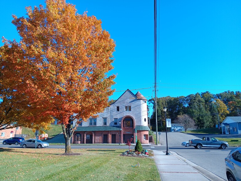 642 W Main St, Radford, VA for lease - Building Photo - Image 1 of 18