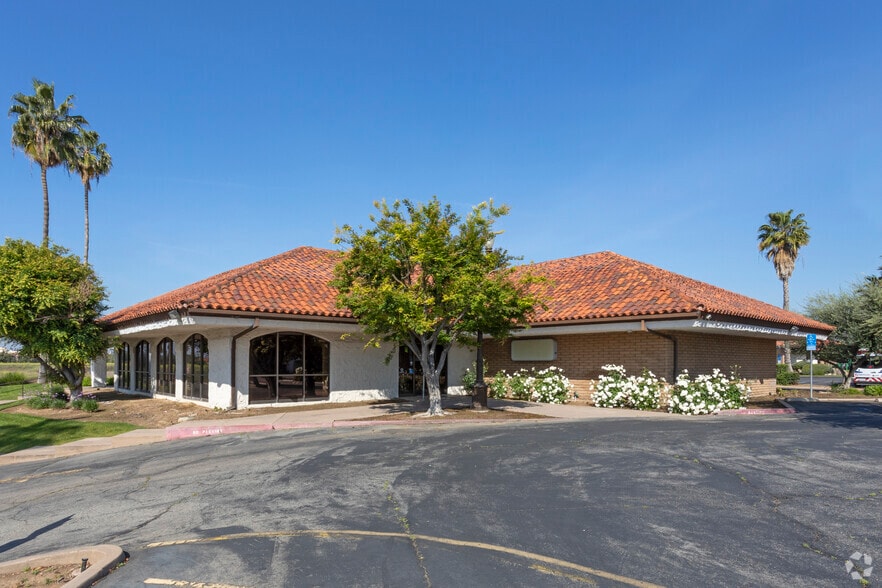 7110 N 1st St, Fresno, CA for lease - Building Photo - Image 2 of 2