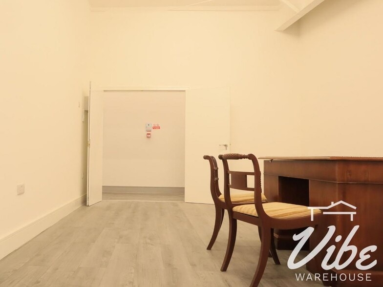 26 Grosvenor way, London for lease - Interior Photo - Image 3 of 9