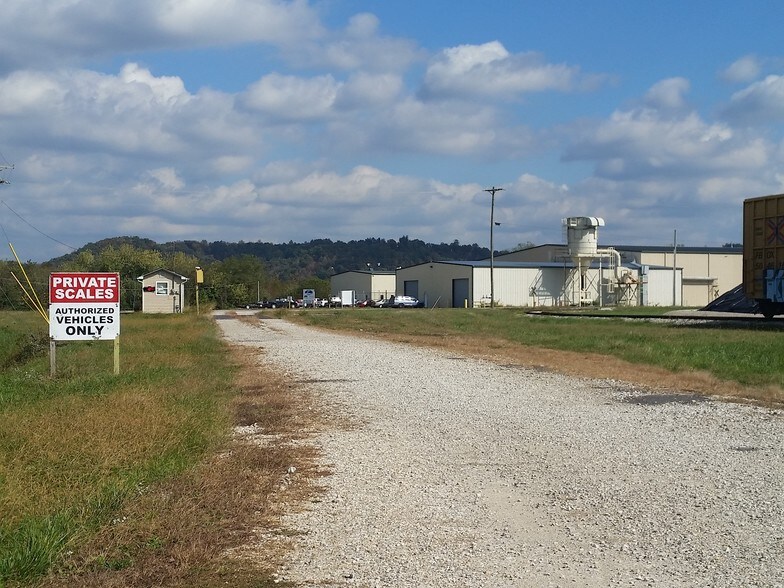 1033 Port Rd, Wurtland, KY for sale - Primary Photo - Image 1 of 1