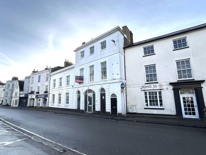 36 Market Sq, Bicester for sale - Building Photo - Image 1 of 26
