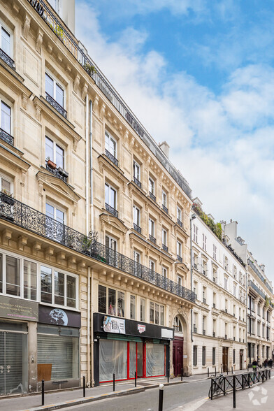 Office in Paris for lease - Building Photo - Image 2 of 2