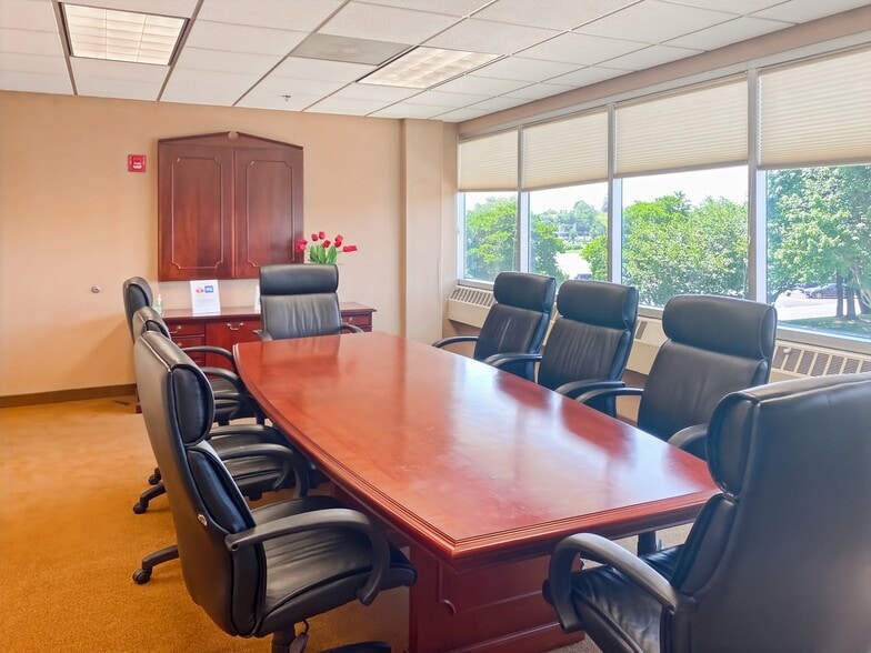 185 State Highway 36, West Long Branch, NJ for lease - Interior Photo - Image 2 of 17