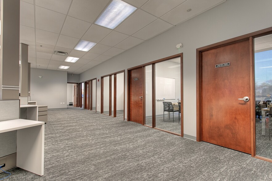 1103 Allen Dr, Milford, OH for sale - Interior Photo - Image 3 of 4