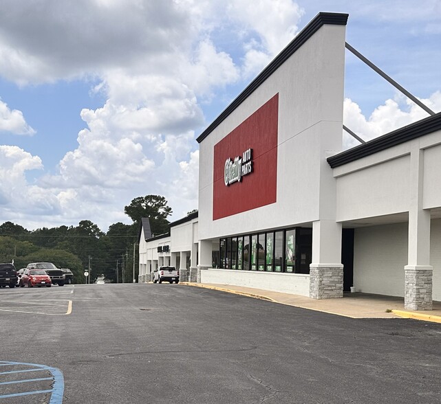 3813-3815 Ross Clark Cir, Dothan, AL for lease - Building Photo - Image 3 of 6