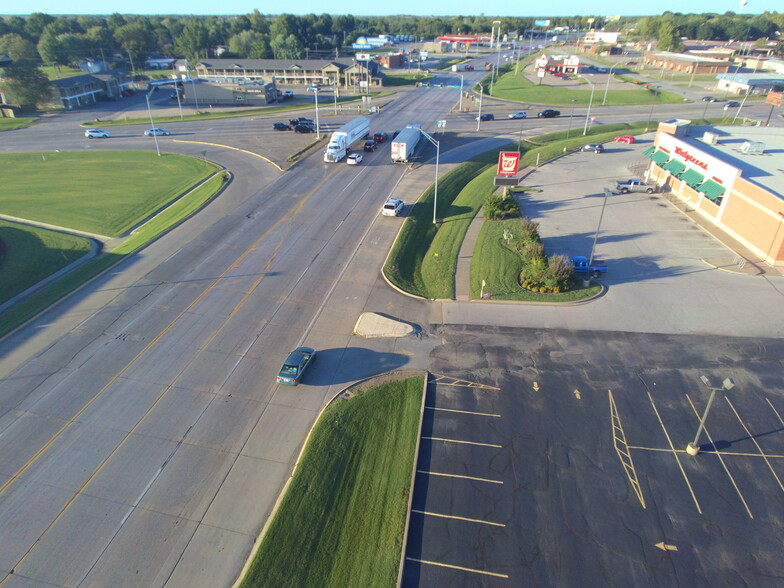 308 S Hayes Ave, Wagoner, OK for lease - Building Photo - Image 2 of 12