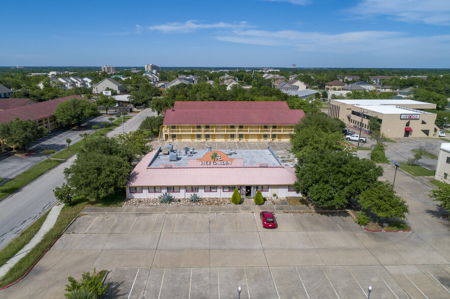 102 Live Oak Dr, College Station, TX for lease - Building Photo - Image 1 of 4