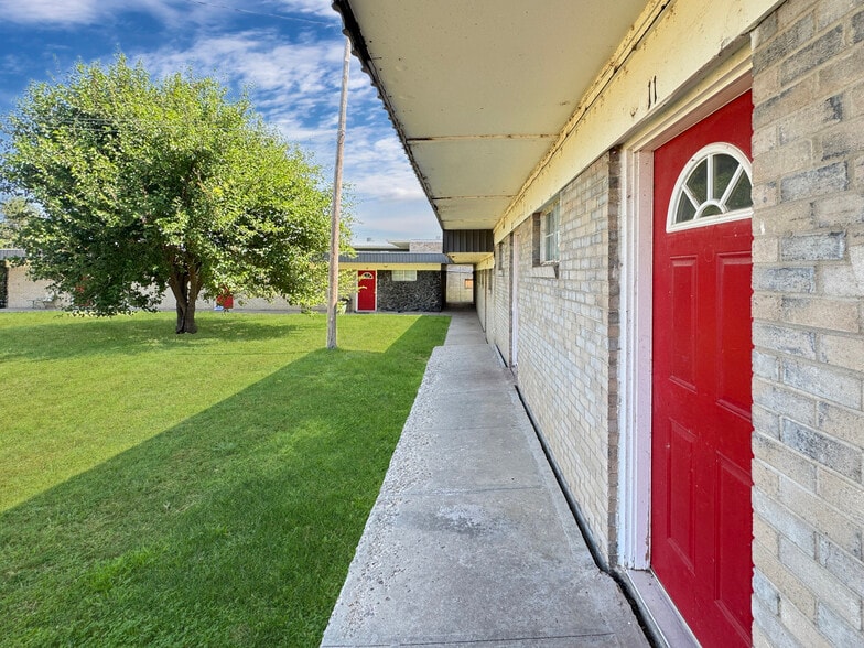 2618 10th Ave, Canyon, TX for sale - Building Photo - Image 2 of 9