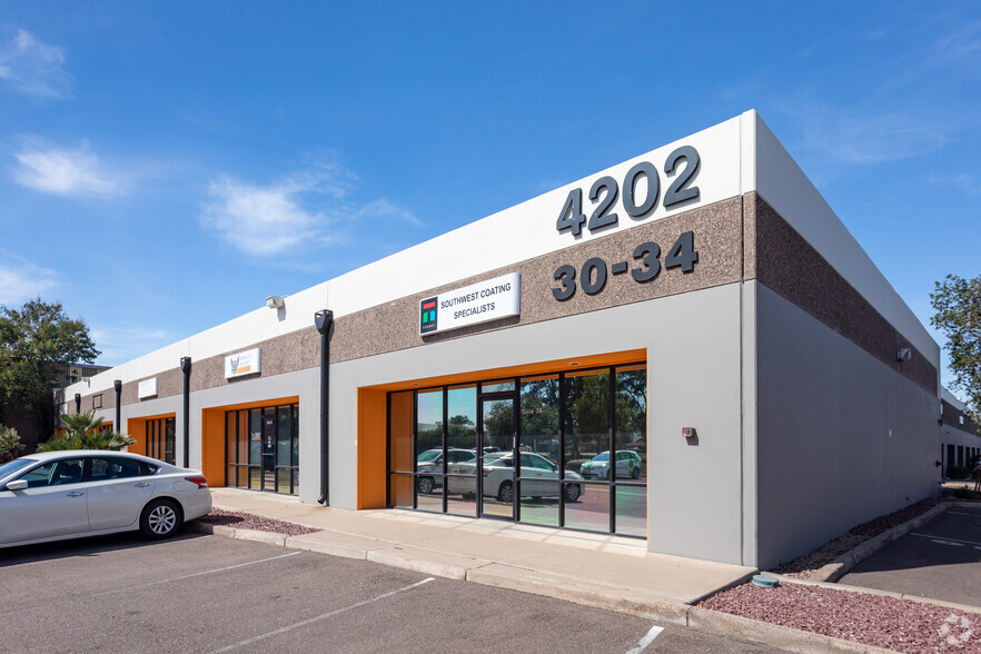 4202 E Elwood St, Phoenix, AZ for lease - Primary Photo - Image 1 of 4