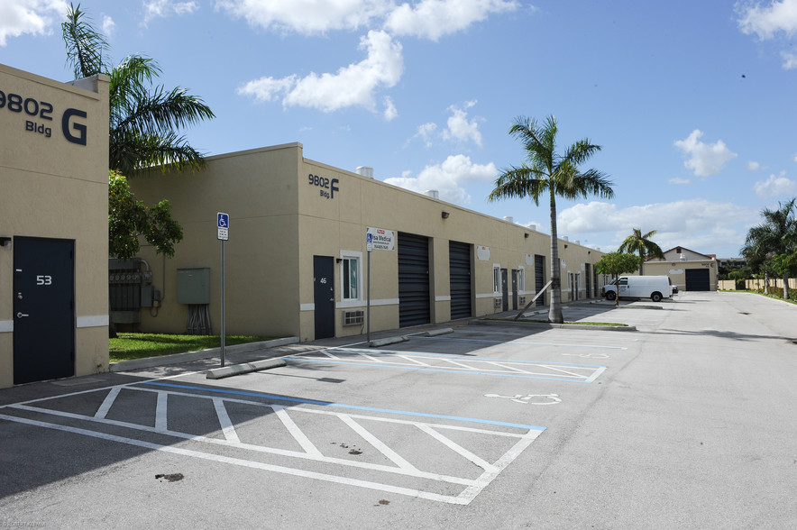 9802 NW 80th Ave, Hialeah, FL for lease - Building Photo - Image 3 of 14