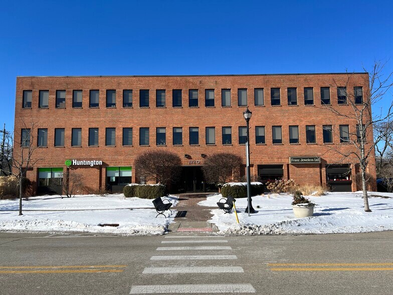 1220 Meadow Rd, Northbrook, IL for lease - Building Photo - Image 3 of 17