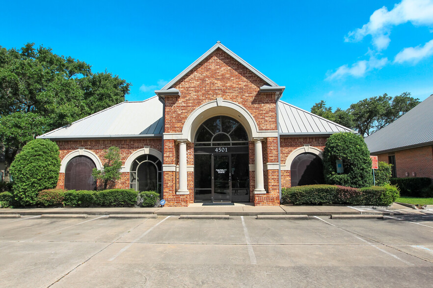 4501 Sweetwater Blvd, Sugar Land, TX for lease - Building Photo - Image 2 of 7