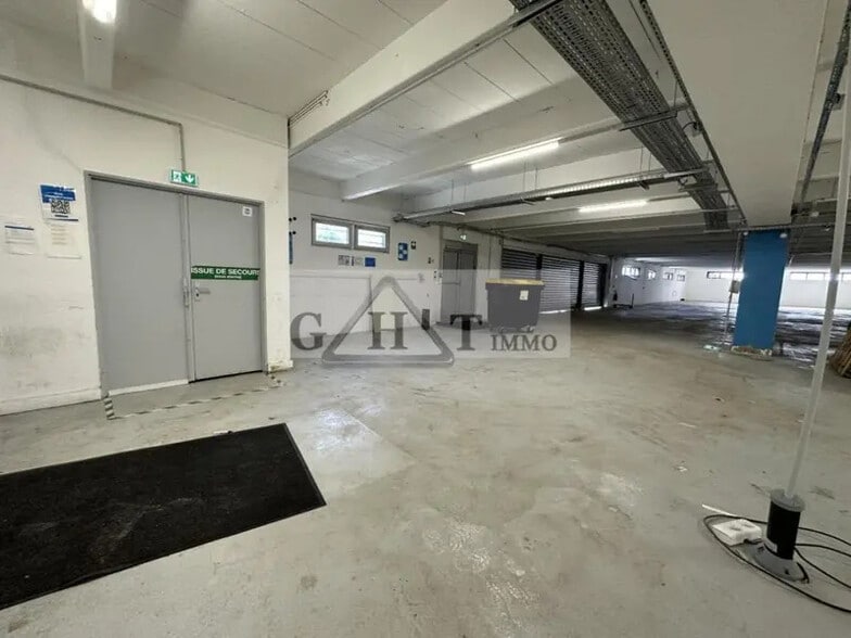 Industrial in Créteil for lease - Interior Photo - Image 2 of 7
