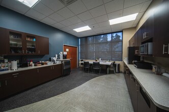 1731 Harmon Rd, Auburn Hills, MI for lease Interior Photo- Image 2 of 5