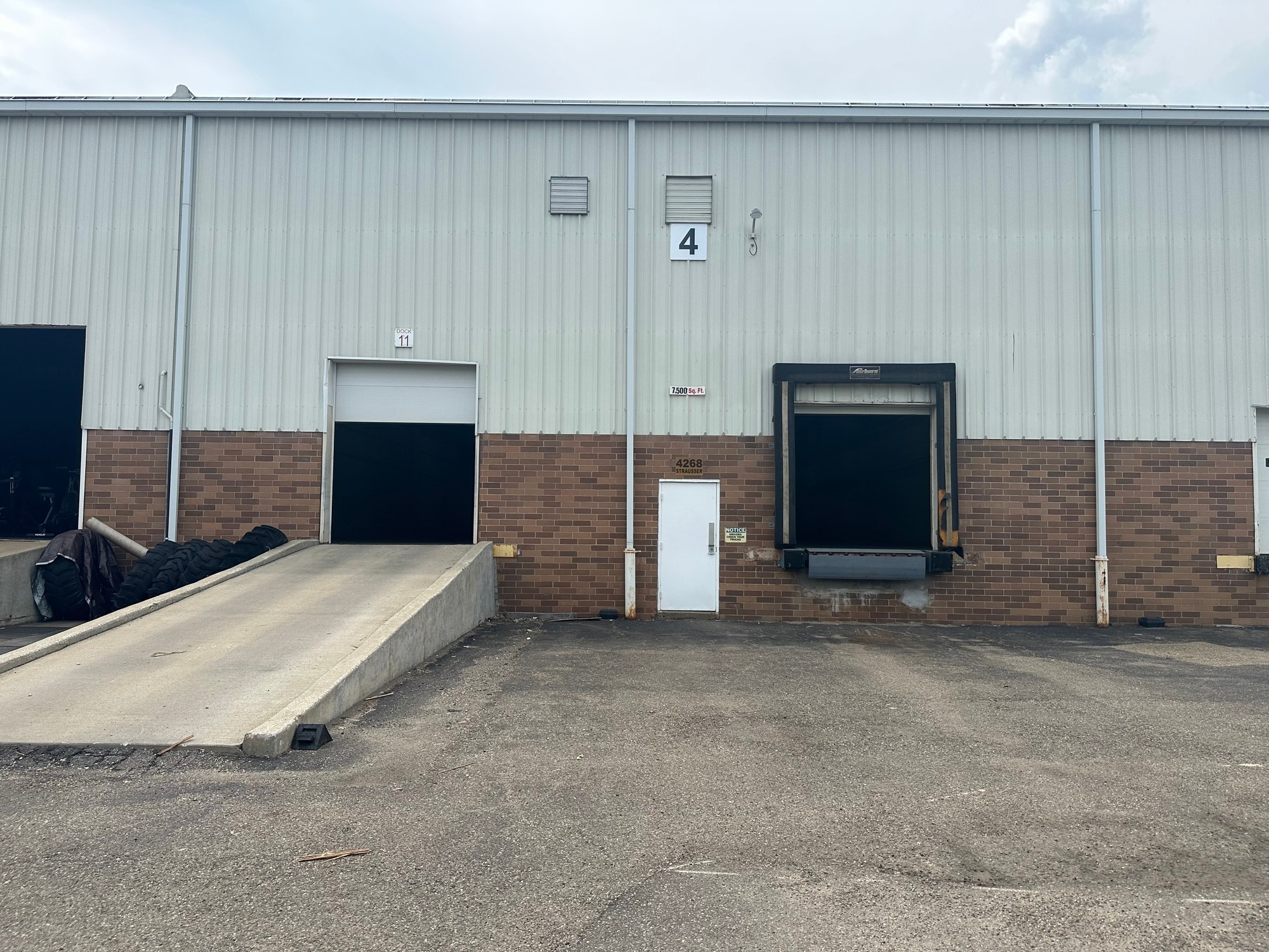 4250-4276 Strausser St NW, Canton, OH for lease Interior Photo- Image 1 of 4