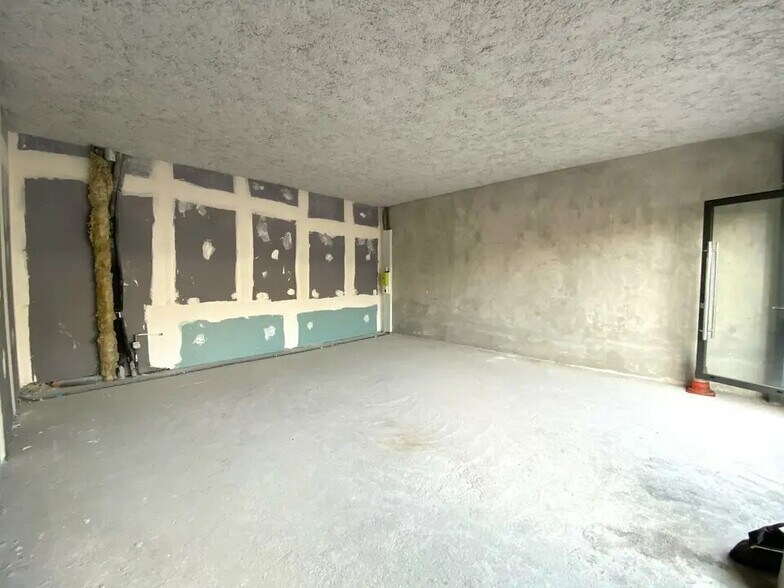 Retail in Le Cannet for lease - Interior Photo - Image 3 of 3