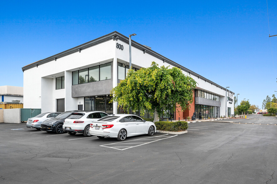 800 E Dyer Rd, Santa Ana, CA for lease - Building Photo - Image 2 of 46