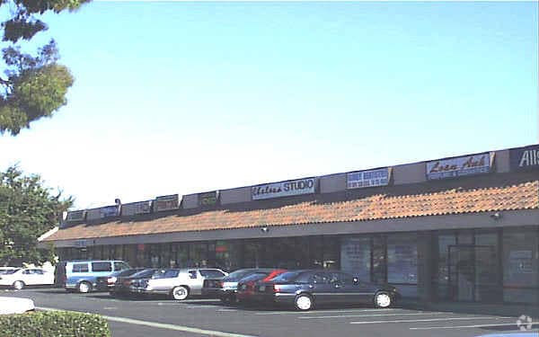 9064 Edinger Ave, Santa Ana, CA for lease - Building Photo - Image 3 of 3