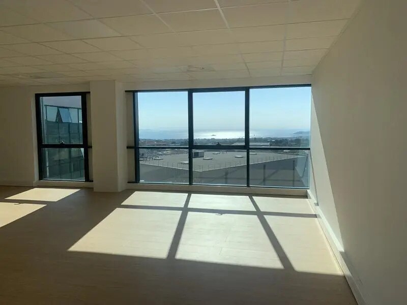 Office in La Ciotat for sale Interior Photo- Image 1 of 10